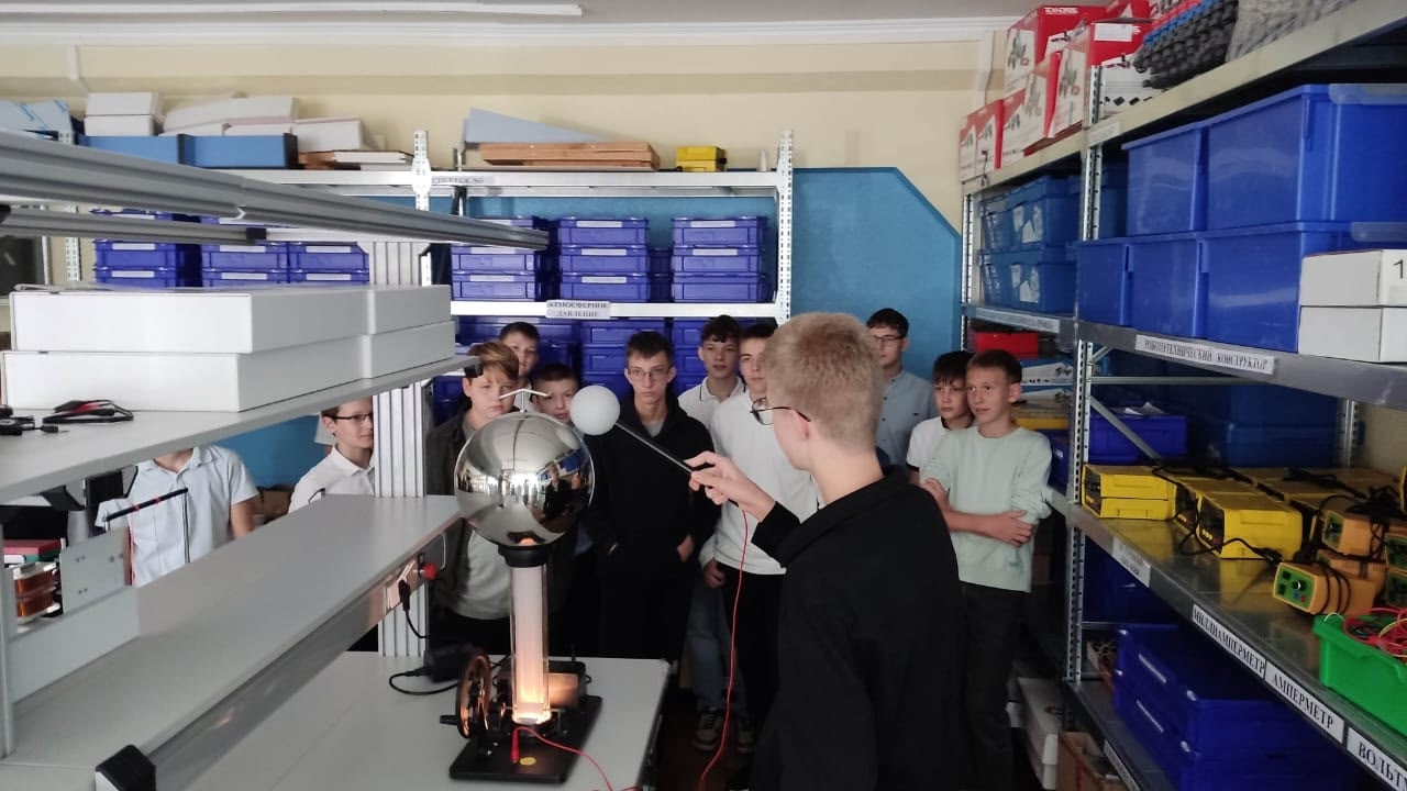 Елена Уколова поделилась информацией об инженерных классах. Фото: страница учреждения в социальных сетях