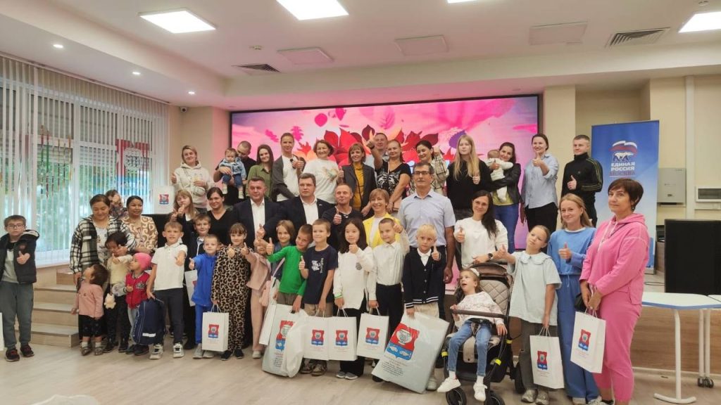 Ирина Гонцова приняла участие в благотворительной акции «Собери ребенка в школу». Фото: Telegram-канал Ирины Гонцовой