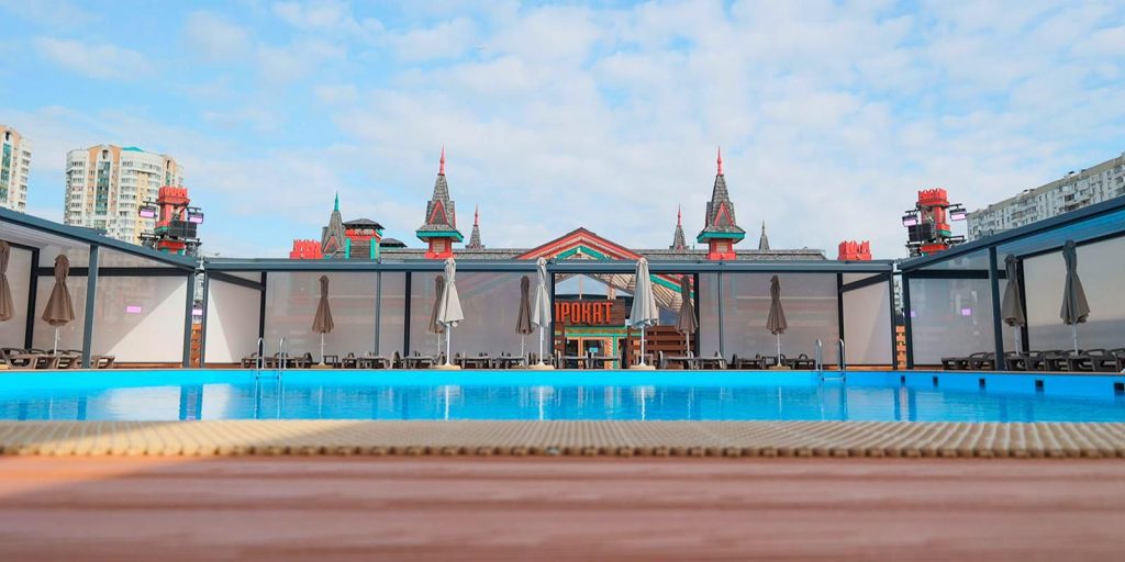 Горожане могут посетить бассейн под открытым небом в Братееве. Фото: Пресс-служба Департамента торговли и услуг города Москвы