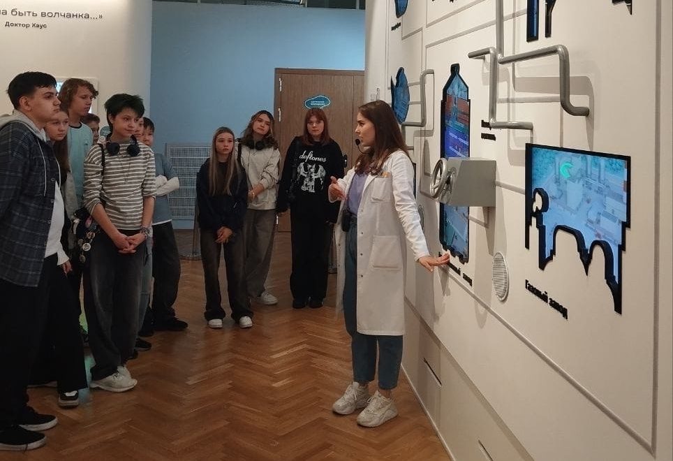 Елена Уколова рассказала о походе учеников школы №1034 в биомузей. Фото: страница учреждения в социальных сетях