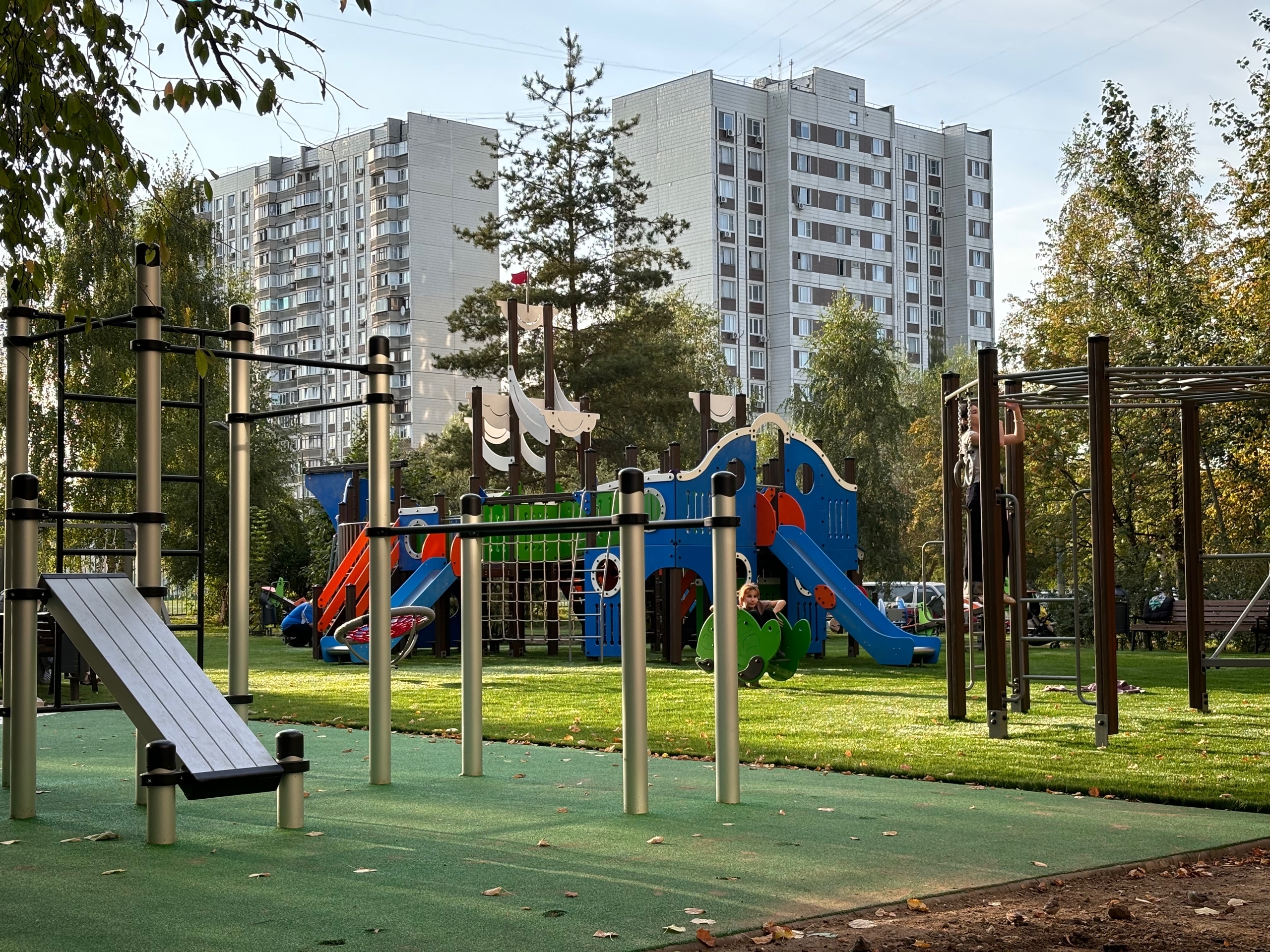 Два двора благоустроили в Братееве. Фото: страница управы района Братеево в социальных сетях