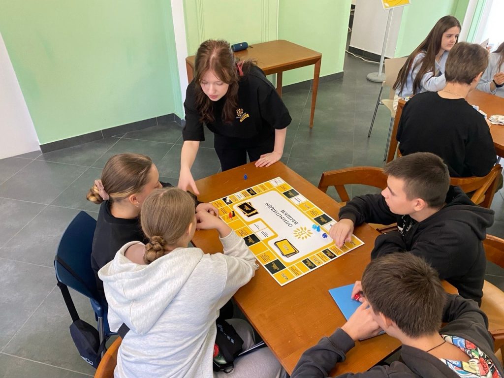 Ученики школы №998 приняли участие в фестивале «Вышка школьникам» в НИУ ВШЭ. Фото: страница школы №998 в социальных сетях