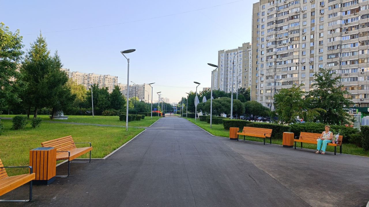 Специалисты провели благоустройство территории в Братееве. Фото: страница управы района Братеево в социальных сетях