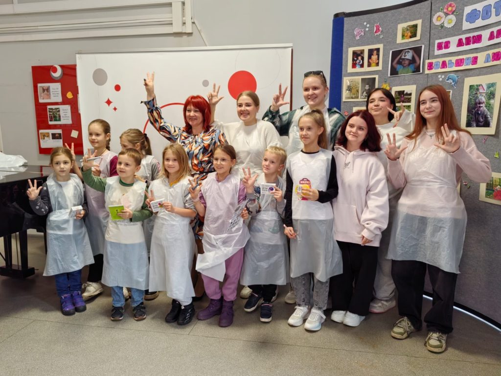 Ученицы школы №1034 имени Героя Советского Союза Вячеслава Маркина побывали на фестивале «Наука 0+». Фото: страница школы №1034 имени Героя Советского Союза Вячеслава Маркина