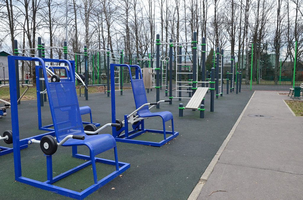 Сотрудники КЦ «Братеево» анонсировали спортивное мероприятие. Фото: Анна Быкова, «Вечерняя Москва»