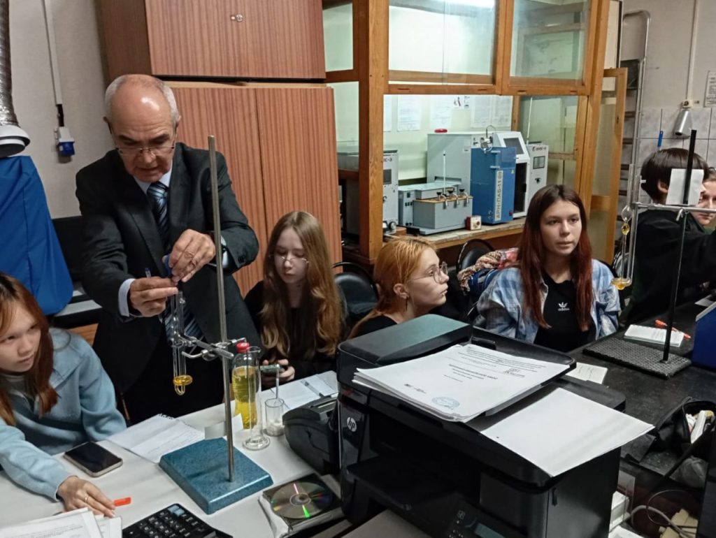 Ученики школы №998 посетили мастер-класс в МАДИ. Фото: Telegram-канал школы №998