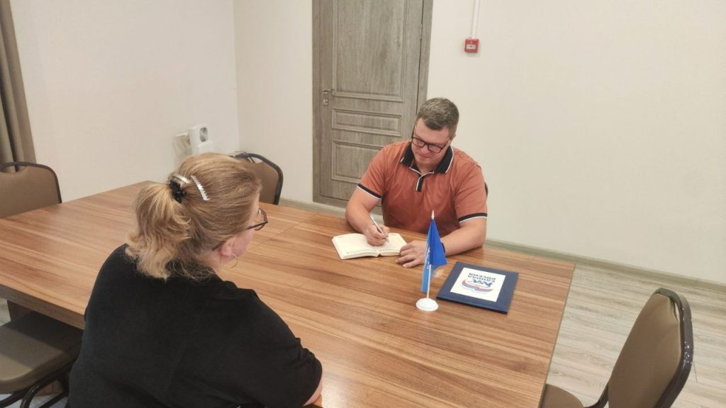 Глава МО Братеево провел прием граждан. Фото: Telegram-канал Антона Власенко