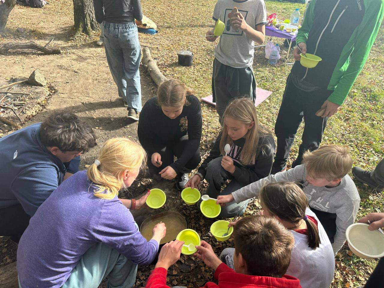 Ольга Белоусова рассказала о походе учеников школы № 1998 в Битцевский парк. Фото: Telegram-канал Ольги Белоусовой