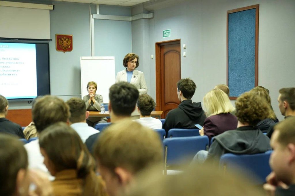 Ольга Белоусова приняла участие в заседании с учениками школы №1998. Фото: Telegram-канал Ольги Белоусовой