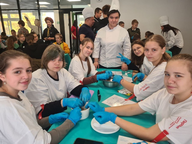 Елена Уколова рассказала о туристическом слете. Фото: страница учреждения в социальных сетях