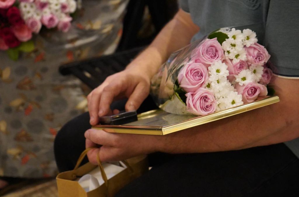 Дмитрий Волков поздравил учителей с их профессиональным праздником. Фото: Анна Быкова, «Вечерняя Москва»