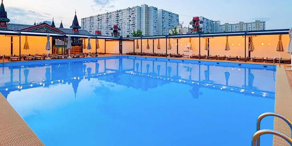 Жители района Братеево смогут искупаться осенью в открытом бассейне. Фото: пресс-служба Департамента торговли и услуг города Москвы