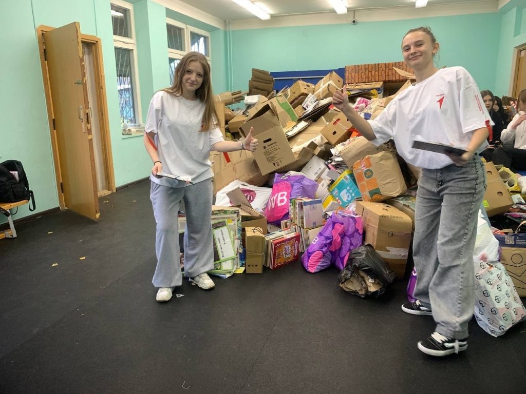 Волонтеры из школы №1034 приняли участие в эко-марафоне. Фото: страница из школы №1034 имени Героя Советского Союза Вячеслава Маркина в социальных сетях