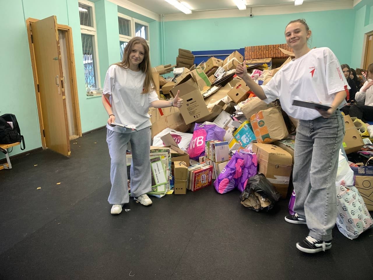 Волонтеры из школы №1034 имени Героя Советского Союза Вячеслава Маркина приняли участие в эко-марафоне. Фото: страница из школы №1034 имени Героя Советского Союза Вячеслава Маркина в социальных сетях