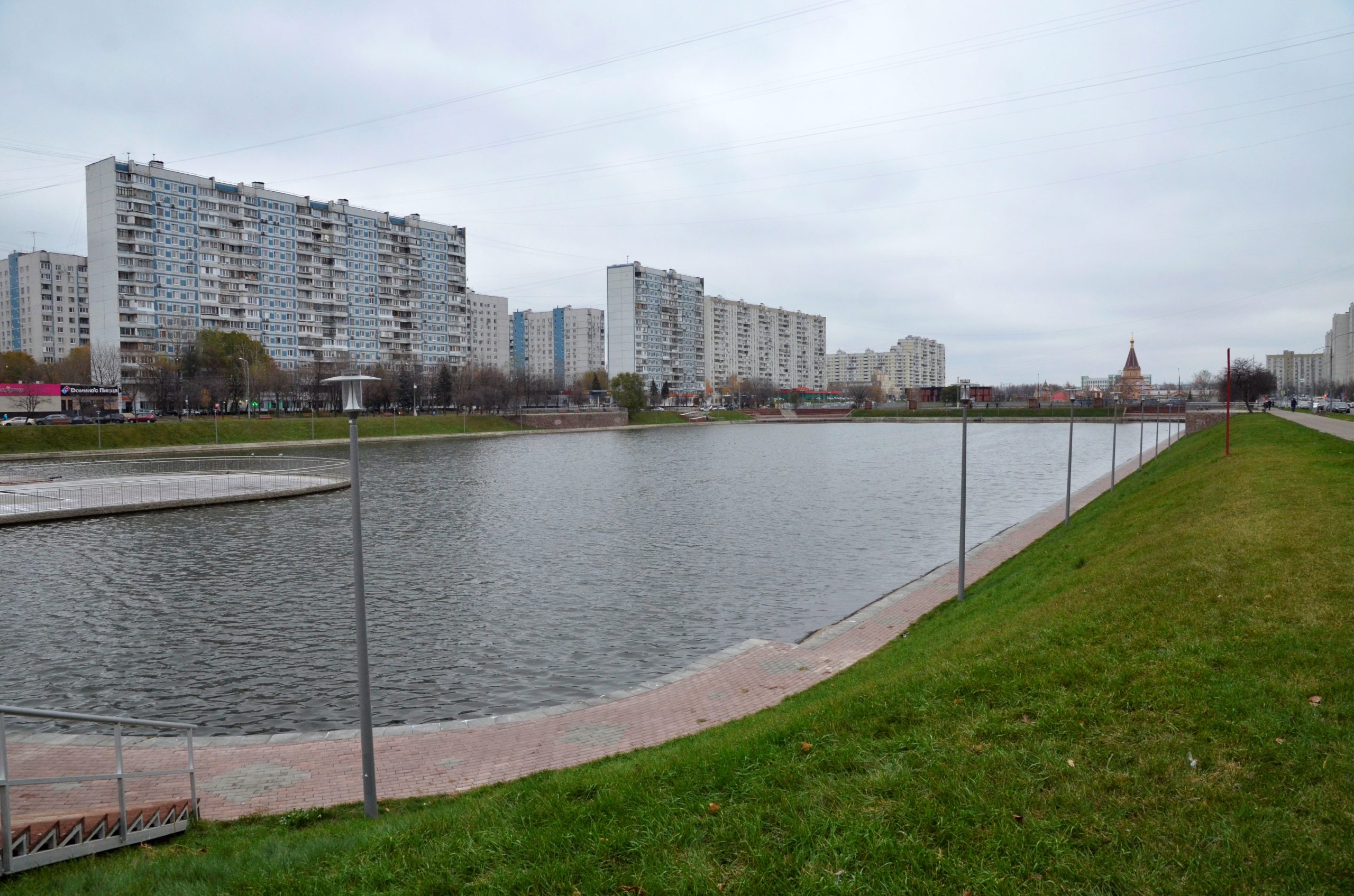 Фонтан в Братееве подготовили к зимнему сезону. Фото: Анна Быкова, «Вечерняя Москва»