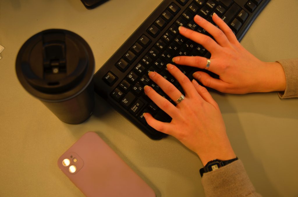 Актуальные схемы интернет мошенников. Фото: Анна Быкова, «Вечерняя Москва»