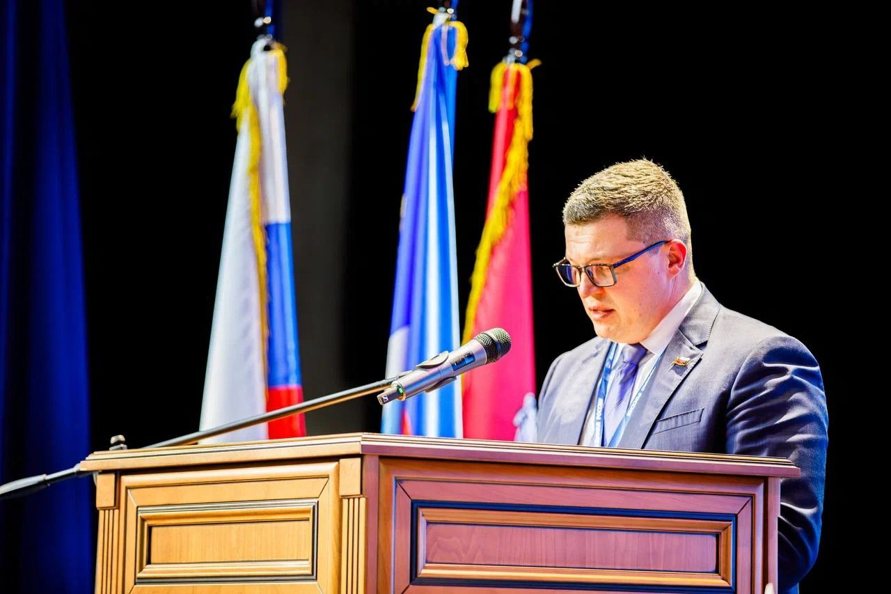 Глава МО Братеево посетил XXXVI Конференцию местного отделения партии «Единая Россия». Фото: Telegram-канал Антона Власенко