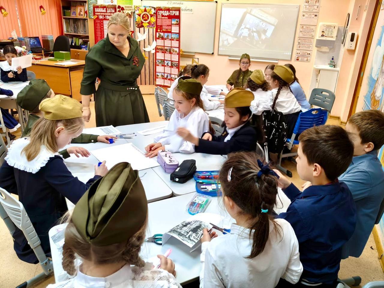 Ольга Белоусова рассказала о патриотичном уроке в школе №1998. Фото: Telegram-канал Ольги Белоусовой