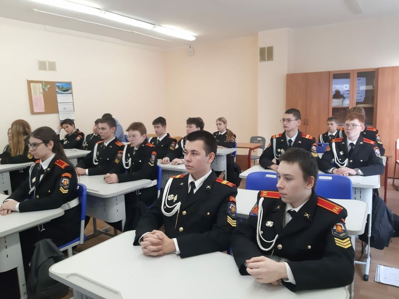 Кадеты из школы №998 побывали на встрече с руководителем волонтерского движения. Фото: страница школы №998 в социальных сетях