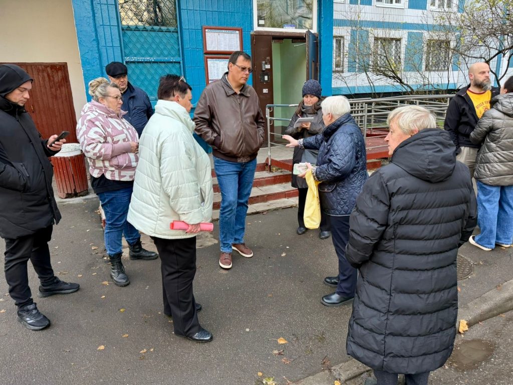 Представители управы Братеева рассказали о результатах обходов территории. Фото: страница управы района Братеево в социальных сетях