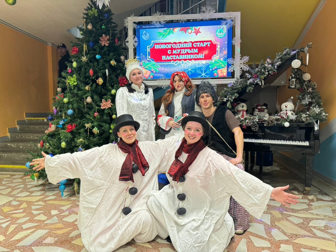 Педагоги школы №998 показали лучшие «капустники» на конкурсе. Фото: страница школы №998 в социальных сетях