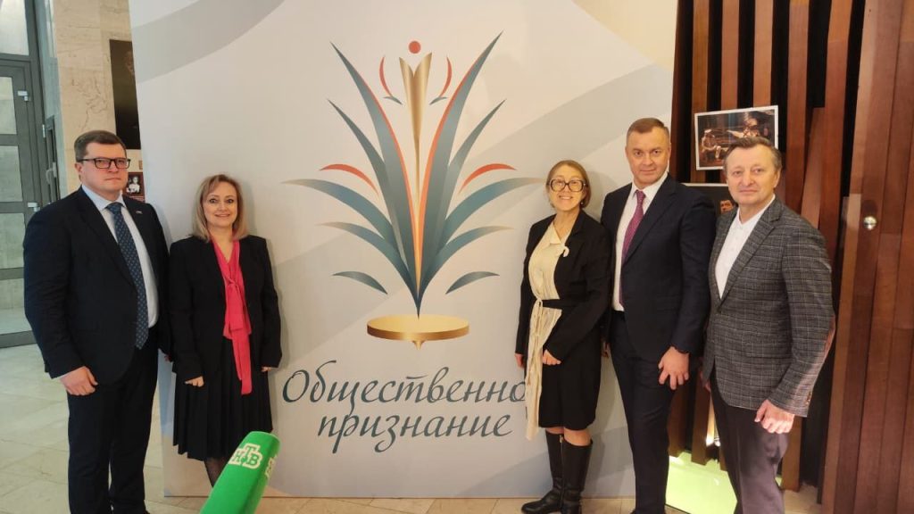 Антон Власенко удостоен премии за вклад в развитие гражданского общества. Фото: Telegram-канал Антона Власенко