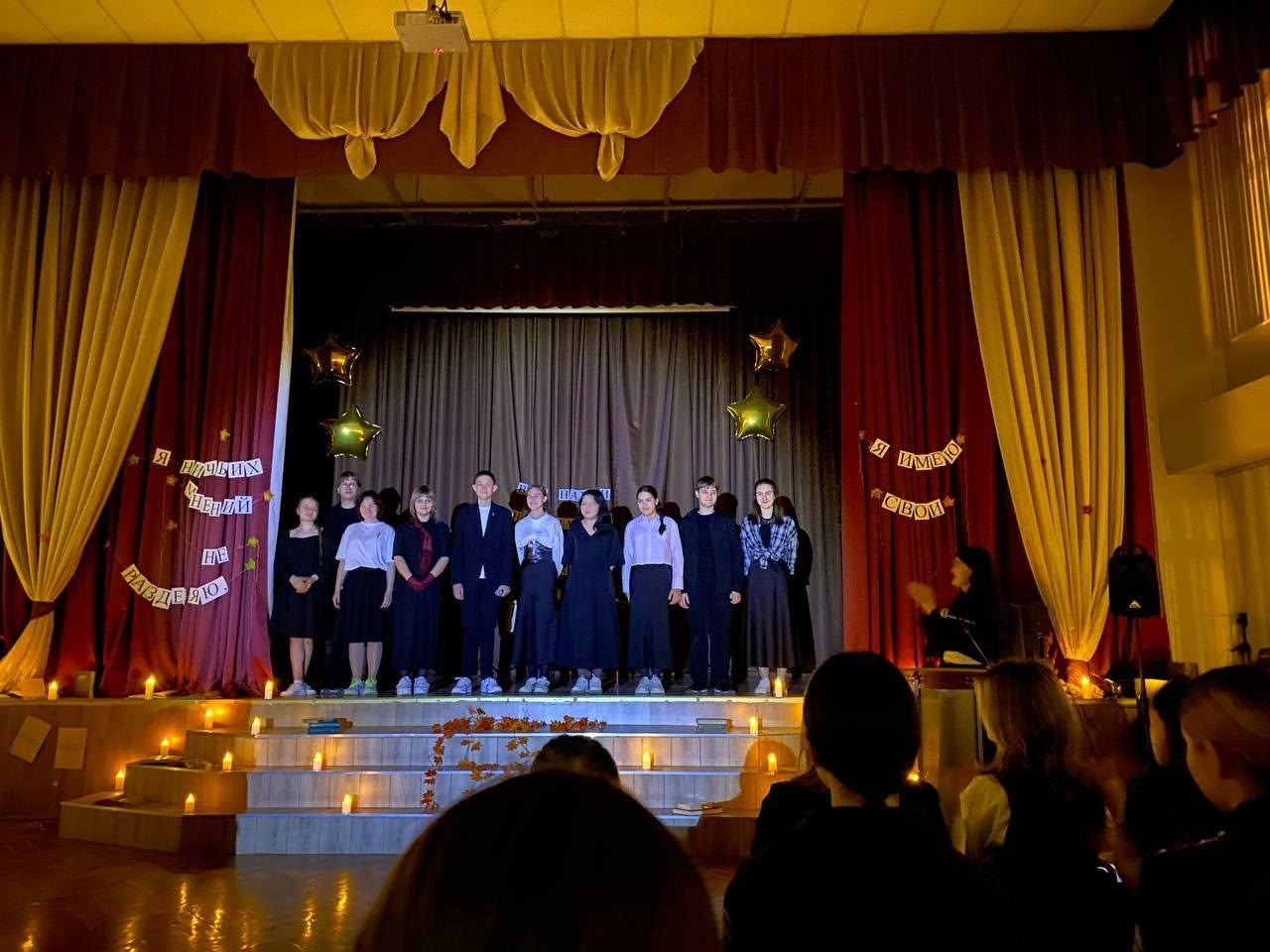 Елена Уколова рассказала о поэтическом вечере в школе №1034. Фото: страница учреждения в социальных сетях