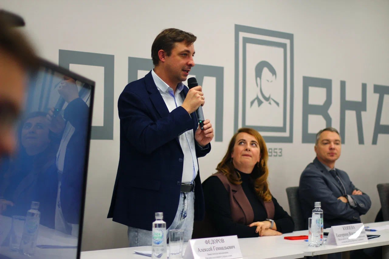 Антон Власенко рассказал о деловой игре. Фото: Telegram-канал Антона Власенко