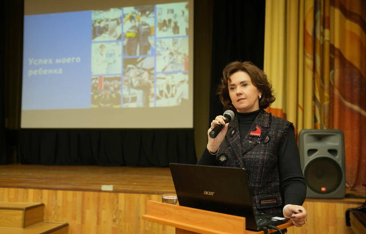 Ольга Белоусова провела встречу с родителями учащихся 9-х классов. Фото: Telegram-канал Ольги Белоусовой
