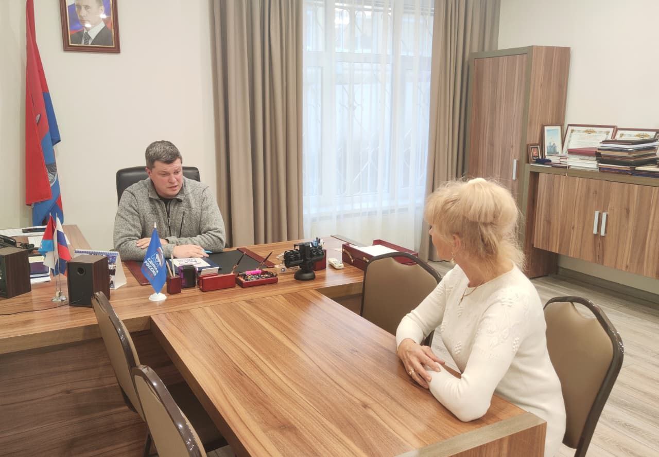 Глава Мо Братеево провел очередной прием населения района. Фото: Telegram-канал Антона Власенко