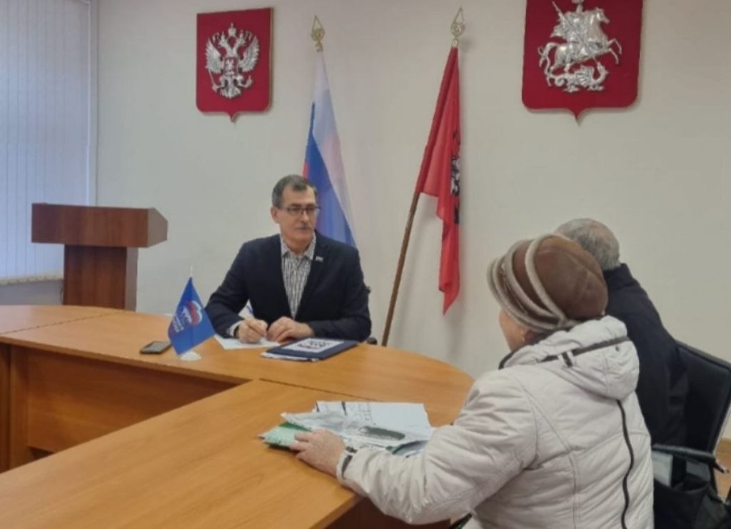 Александр Серегин провел личный прием граждан. Фото: Telegram-канал Александра Серегина