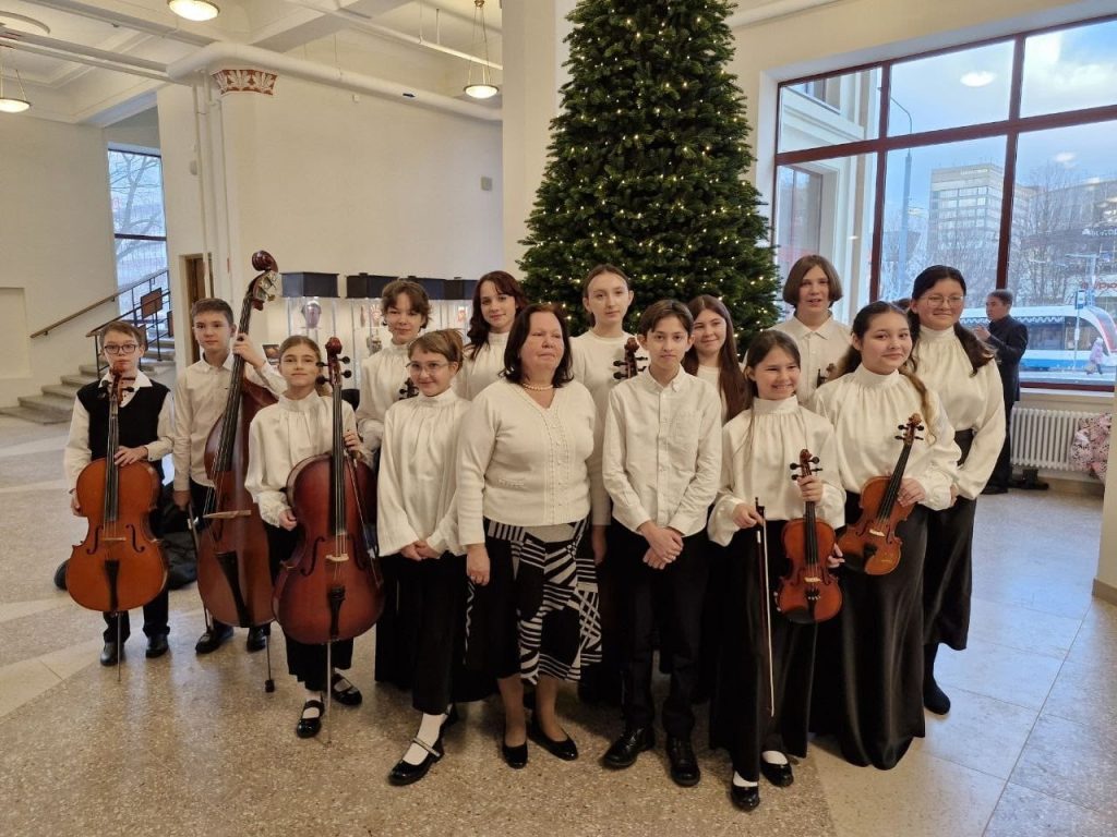 Юные музыканты ДШИ №10 приняли участие в патриотическом концерте. Фото: страница ДШИ №10 в социальных сетях