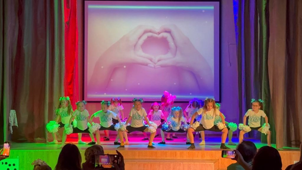 День матери состоялся в школе №1034 — фото- и видеорепортаж. Фото: Анастасия Сёмина, «Вечерняя Москва»