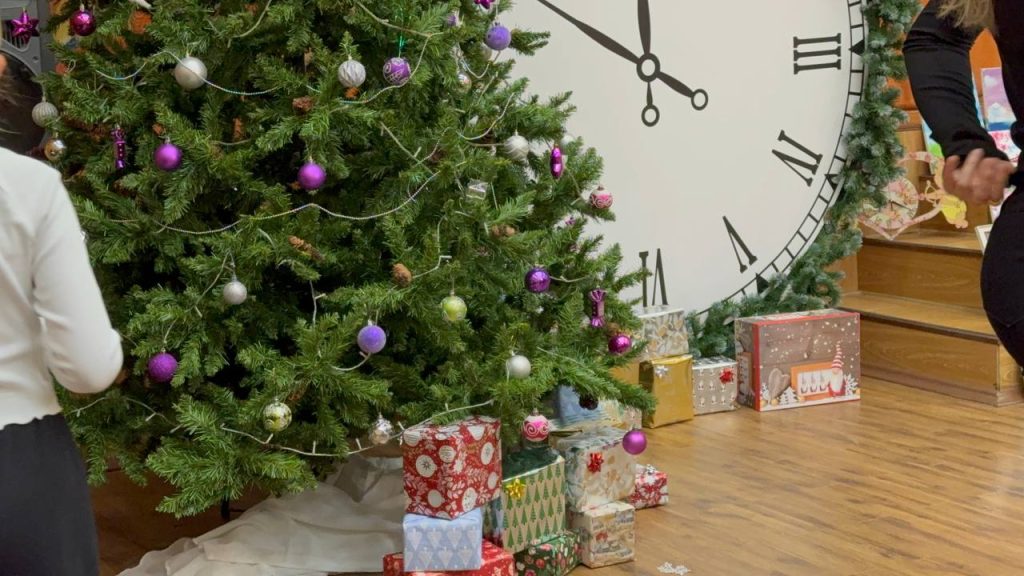 Ольга Белоусова рассказала про ярмарку в школе №1998. Фото: Анастасия Сёмина, «Вечерняя Москва»