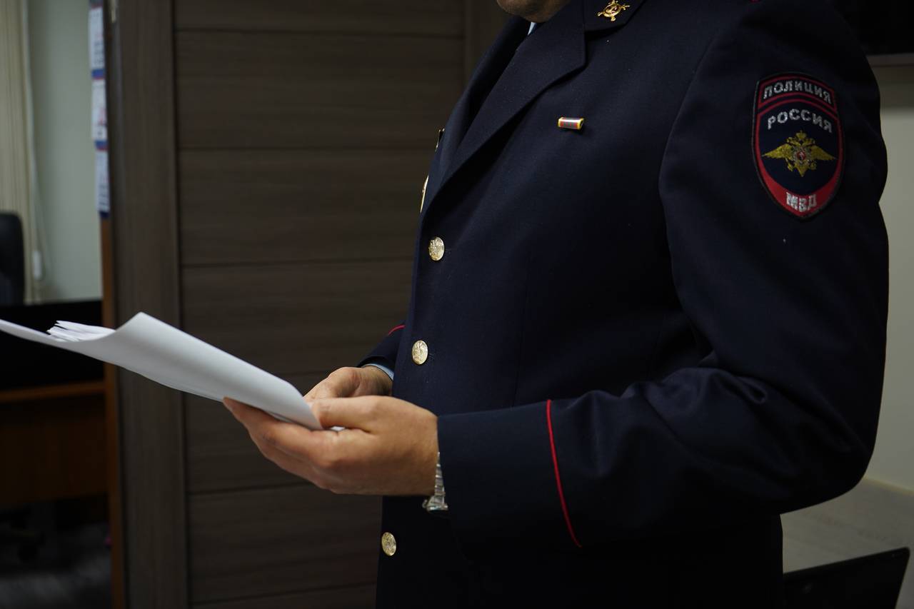 Нагатинской межрайонной прокуратурой рассказал о мерах к защите прав 77-летней москвички, ставшей жертвой мошенников. Фото: Анна Быкова, «Вечерняя Москва»