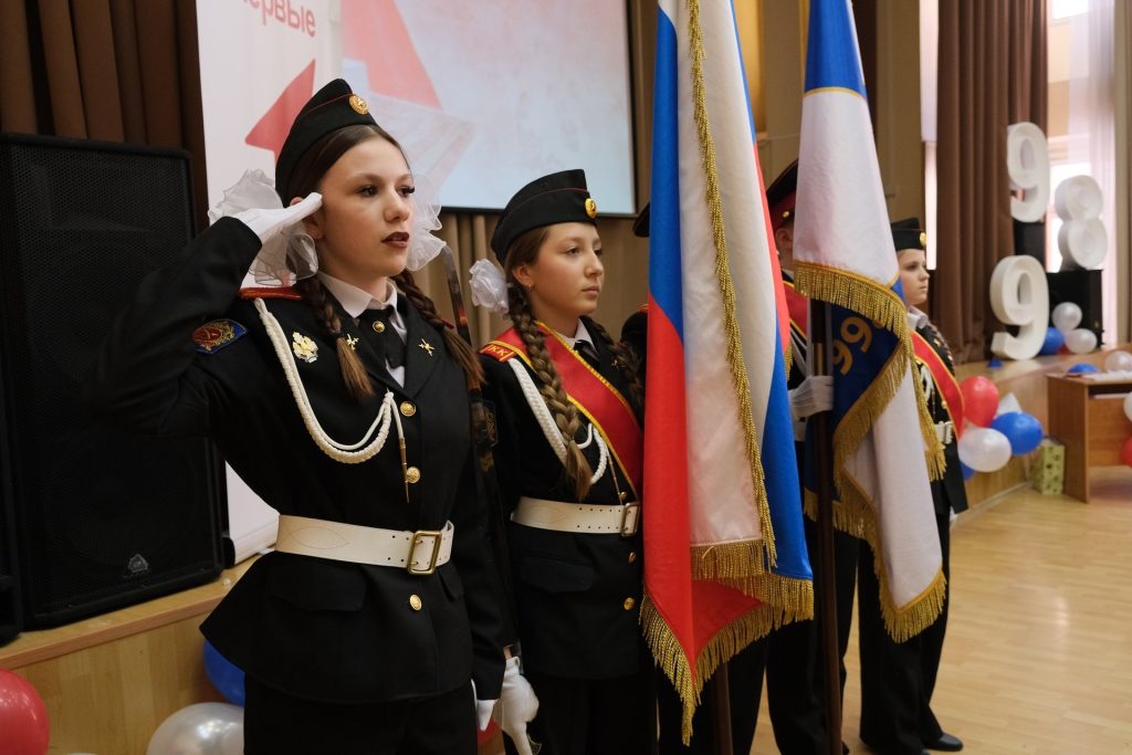 Ученики школы №998 отпраздновали годовщину со дня вывода советских войск из Афганистана. Фото: страница школы №998 в социальных сетях