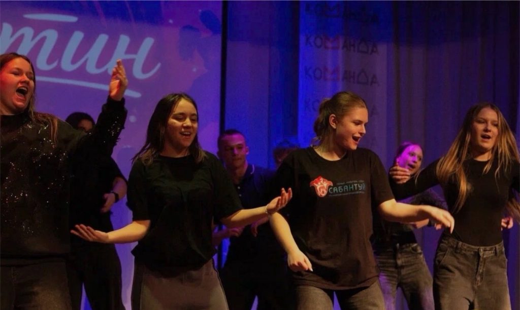 Активисты школы №1998 «Лукоморье»приняли участие в выездной программе «Движения Первых». Фото: страница школы №1998 «Лукоморье» в социальных сетях