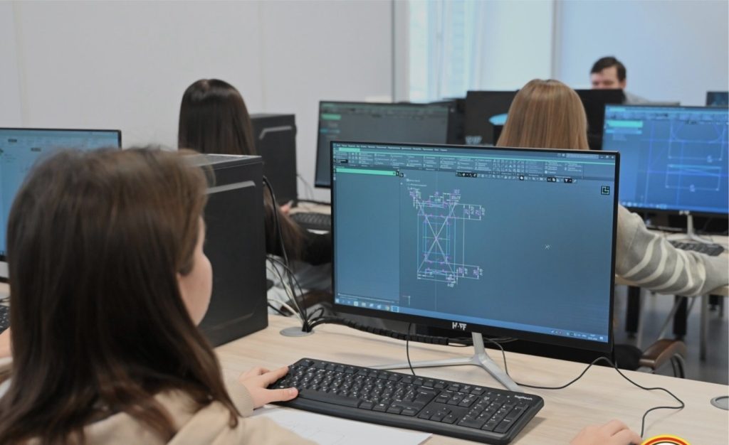 Ученики школы №1998 «Лукоморье» посетили МЭИ. Фото: страница школы №1998 «Лукоморье» в социальных сетях