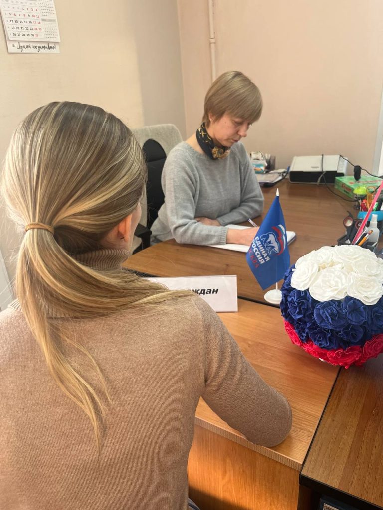 Ирина Гонцова провела личный прием граждан. Фото: Telegram-канал Ирины Гонцовой