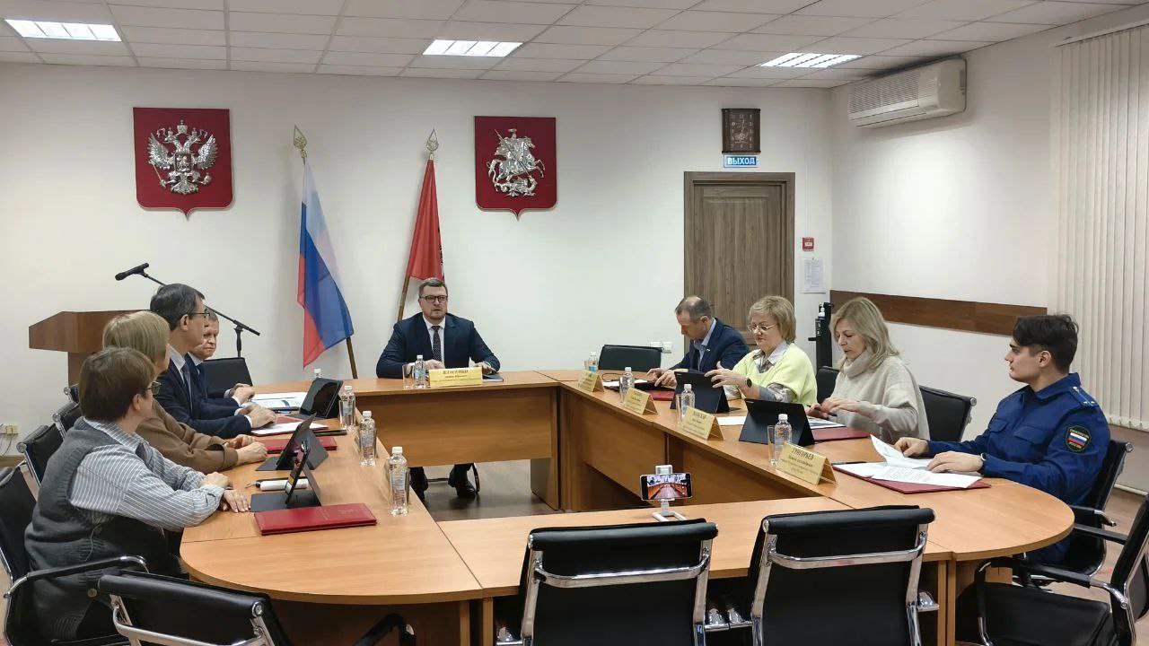 Антон Власенко провел очередное заседание Совета депутатов. Фото: Telegram-канал Антона Власенко