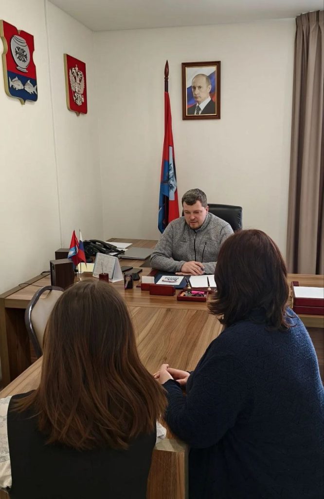 Антон Власенко провел очередной личный прием граждан. Фото: Telegram-канал Антона Власенко