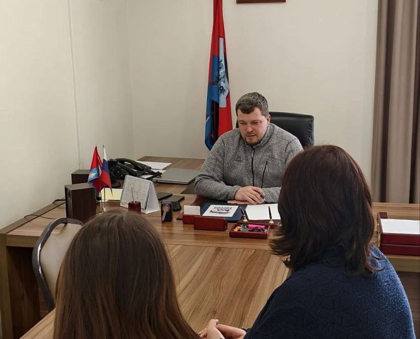 Антон Власенко провел очередной личный прием граждан. Фото: Telegram-канал Антона Власенко