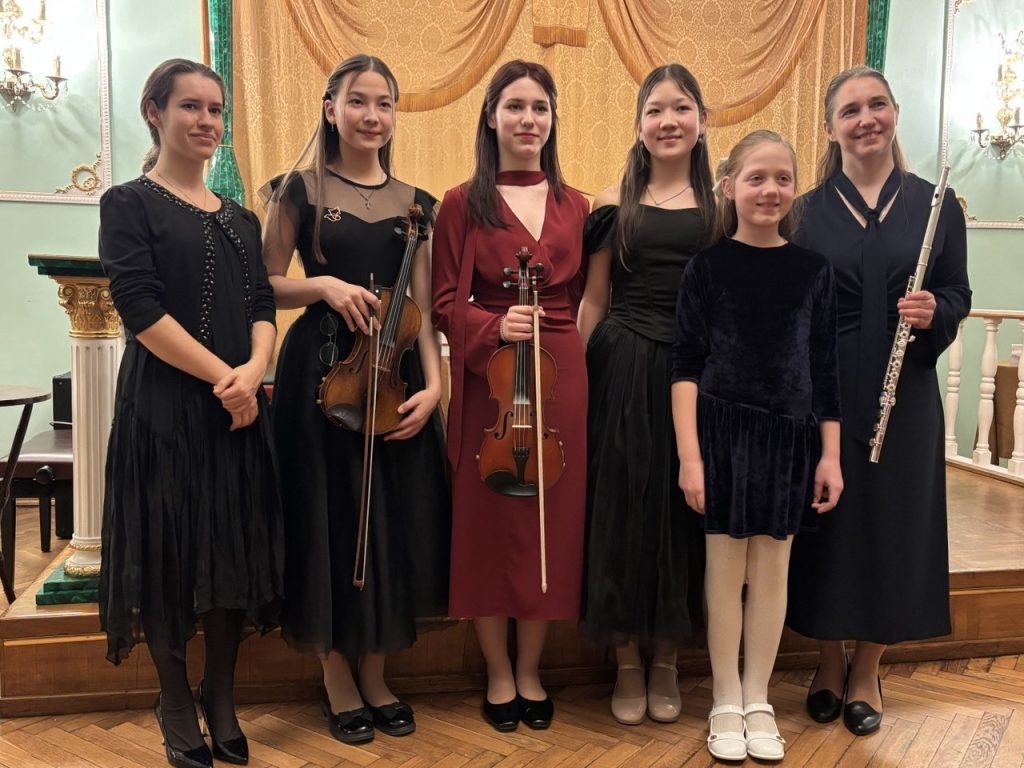 Представители Детской школы искусств №10 выступили на концерте. Фото: страница Детской школы искусств №10 в социальных сетях