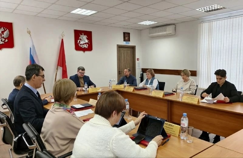 Антон Власенко провел внеочередное собрание муниципальных депутатов. Фото: страница Антона Власенко в социальных сетях